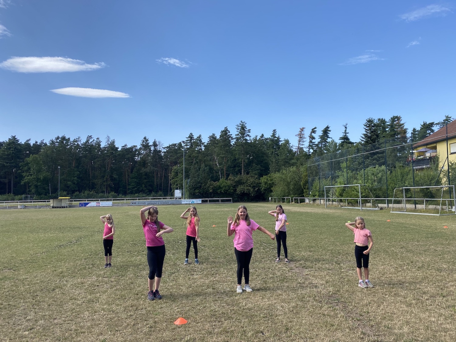 Sample Image“/><br/>
<br/>
<img width=